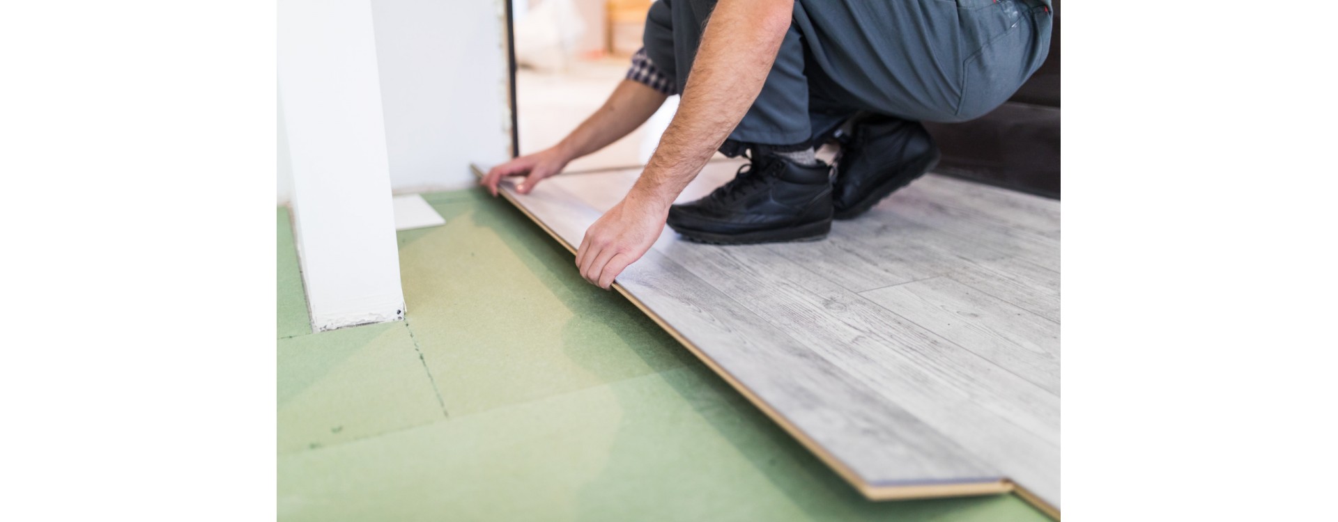Kiedy najlepiej zamontować panele podłogowe?